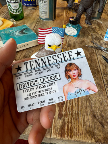 パロディ免許証　フェイマスピープル　ライセンスカード　（テイラー・スウィフト）|海外ミュージシャングッズ/音楽関連グッズ|もはや店長すら迷子になるアメ雑ジャングル