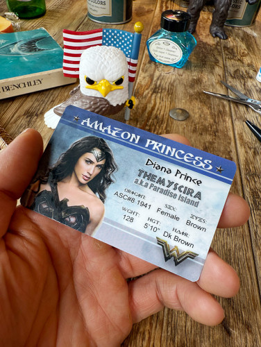 パロディ免許証　フェイマスピープル　ライセンスカード　（ワンダーウーマン）　DCコミックス|映画関連グッズ|もはや店長すら迷子になるアメ雑ジャングル