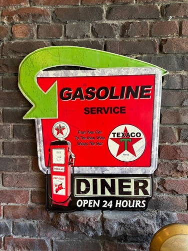 テキサコ　ロードサイドダイナー　エンボスティンサイン　ブリキ看板|ガレージ看板/サインプレート|男の秘密基地作りに！ガレージング雑貨