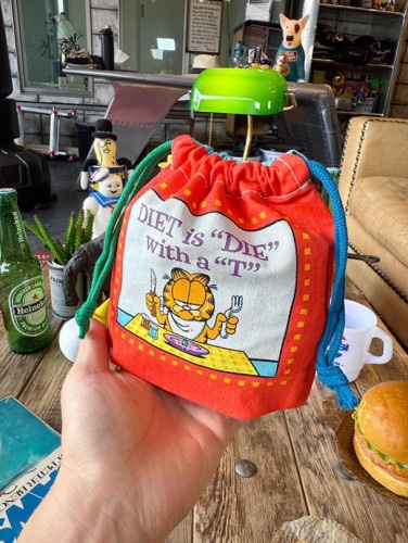 ガーフィールド　巾着袋　（レッド×ブルー）　キンチャク袋|バッグ|アパレル/バッグ/帽子/ファッション小物