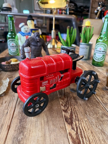 赤いレトロなトラクター　キャストアイアン　オブジェ|オブジェ/置物/フィギュア/ぬいぐるみ|男の秘密基地作りに！ガレージング雑貨