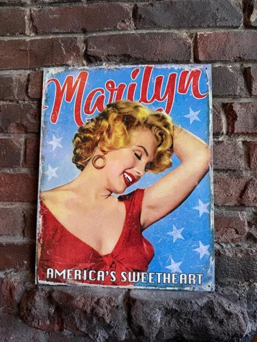 もはや店長すら迷子になるアメ雑ジャングル,マリリン・モンローグッズ