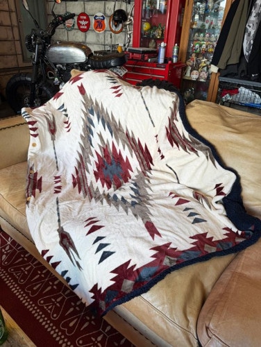 ネイティブパターン　フリースブランケット　Mサイズ　100cm×140cm　（ナチュラル）|ルームアイテム/クッション/フリース|生活雑貨/キッチン雑貨