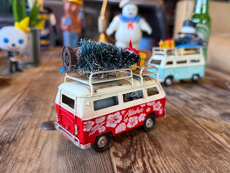 ハワイアン クリスマス ワーゲンバス ミニ ブリキオブジェ