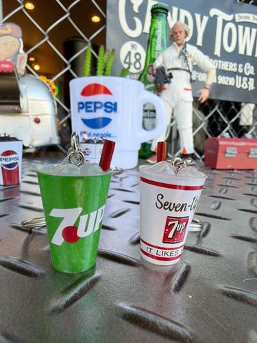 7UP　セブンアップ　3Dキーホルダー　（2個セット）|ドリンク系カンパニーグッズ|カンパニーグッズ