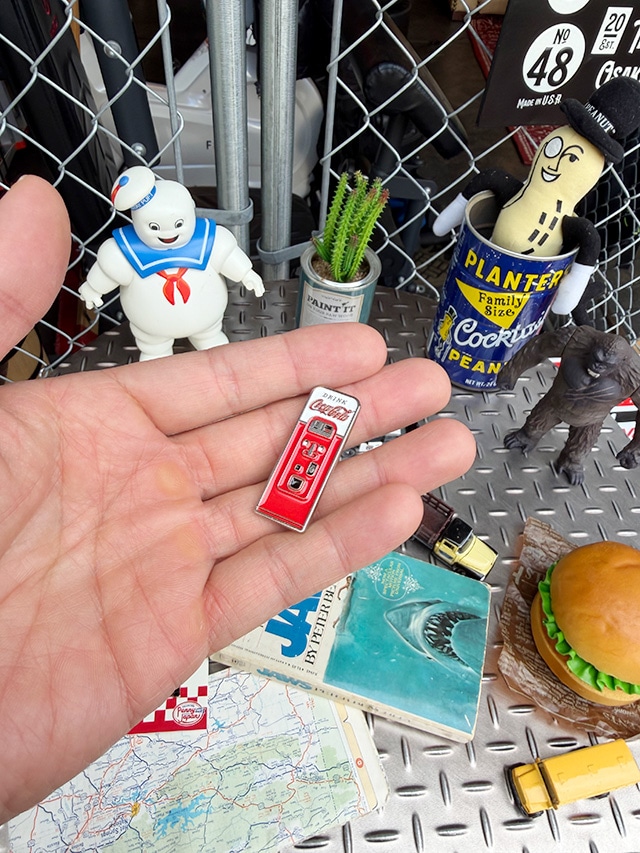 コカ・コーラ ピンバッジ （ベンディングマシン） ピンズの通販・販売