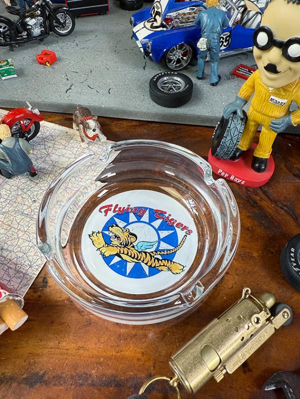 アドバタイジング ガラスアッシュトレイ 灰皿 （フライングタイガー