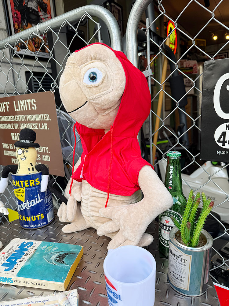 E.T. 赤いパーカー ぬいぐるみ Lサイズの通販・販売 | アメリカ雑貨の