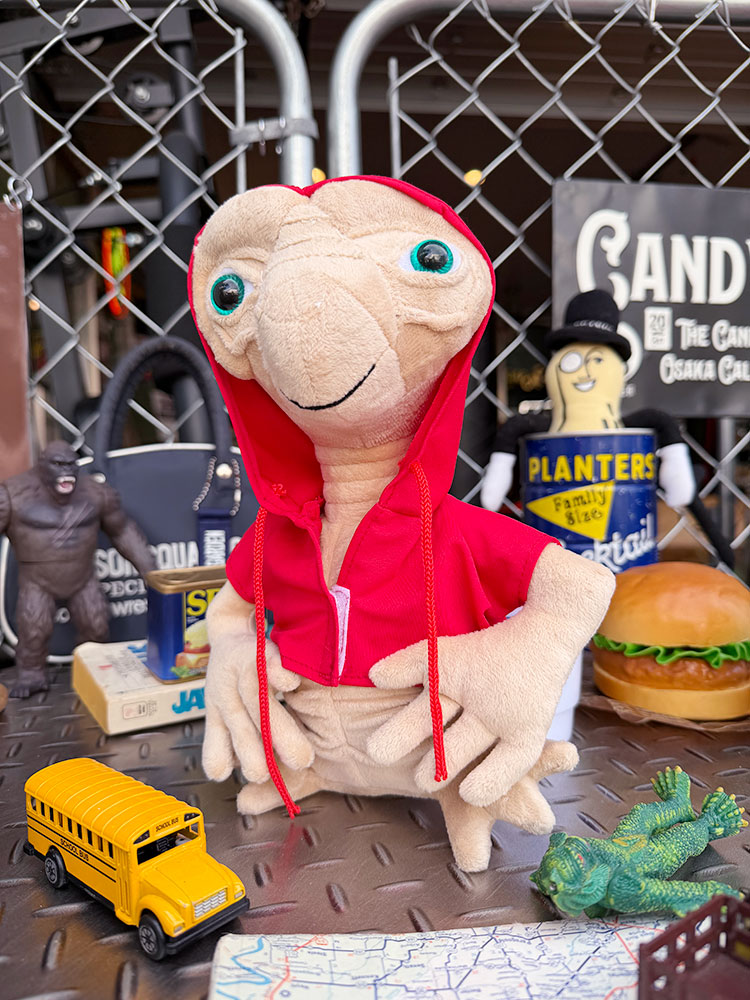 E.T. 赤いパーカー ぬいぐるみ Sサイズの通販・販売 | アメリカ雑貨の