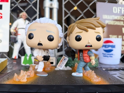 もはや店長すら迷子になるアメ雑ジャングル,ボビングヘッド/ファンコ