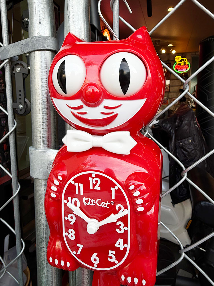 置物 catwalk 誕生90周年 限定モデル キットキャット クロック （クラシックレッド
