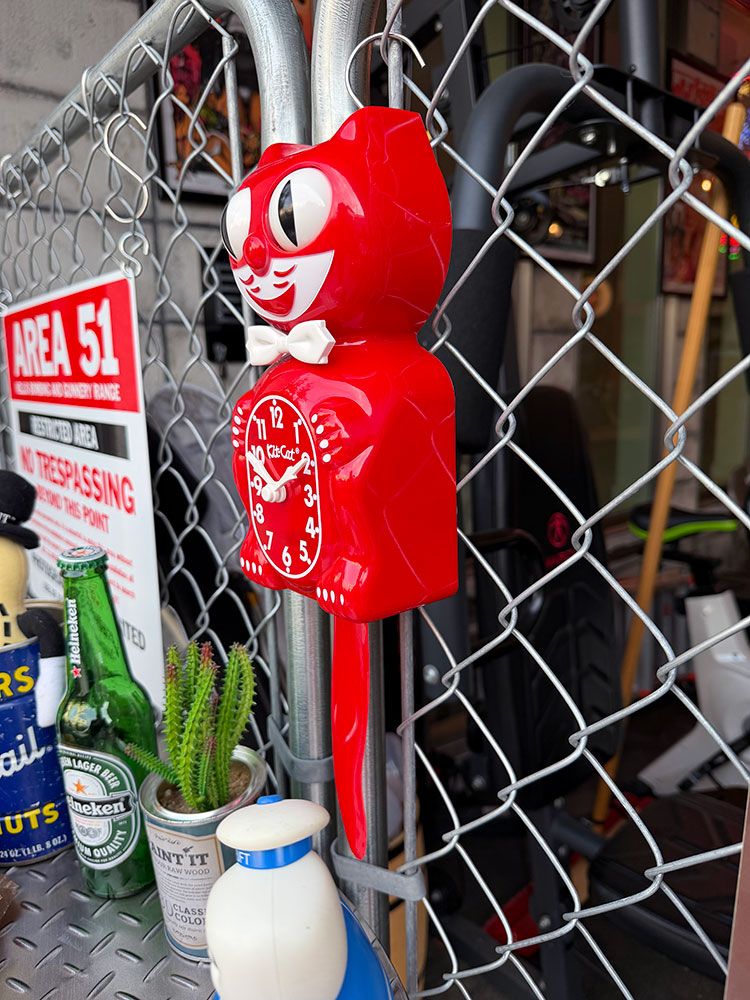 誕生90周年 限定モデル キットキャット クロック （クラシックレッド