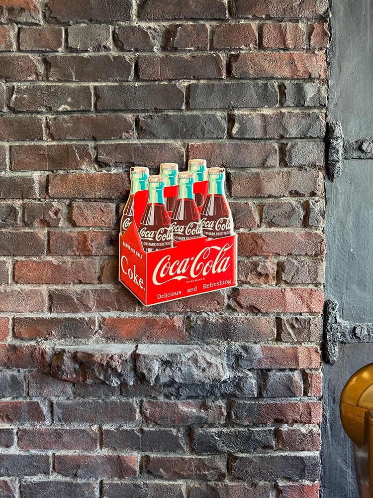 コカ・コーラ 6パック ダイカット エンボス ティンサイン ブリキ看板の
