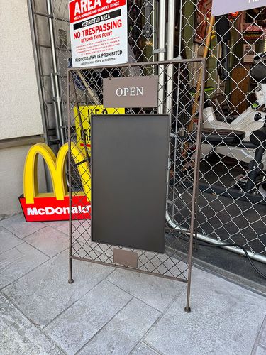アメリカン 店舗 ディスプレイ ラジオフライヤー カート 雑貨屋さんやハンバーガー屋さん等のディスプレイにどうぞ。
引取限定 千葉 白里海岸近く 世田谷ベースに刺激を受け、アメリカ雑貨屋店長が作った究極のガレージ