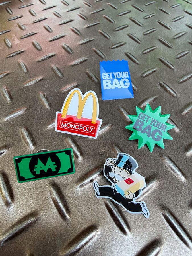 フランス雑貨★ピンバッジ大量200個セット★マクドナルドLee マルボロ マクドナルド×モノポリー ダブルネーム 限定モデル ピンバッジ （5個