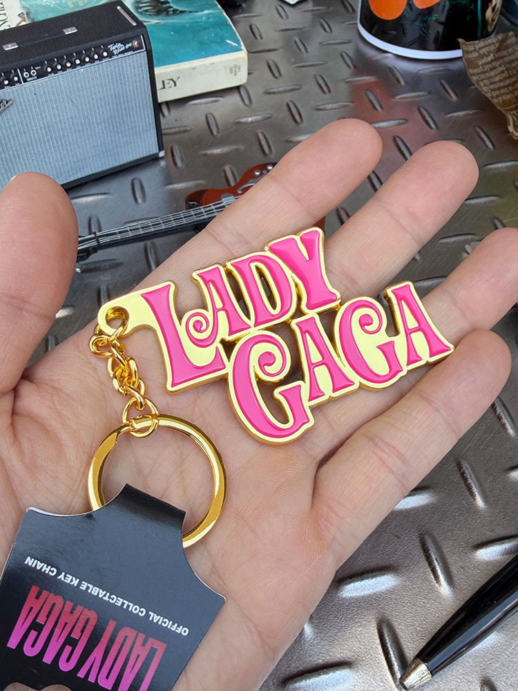 レディ－・ガガ オフィシャル メタルキーホルダー 公式グッズの通販
