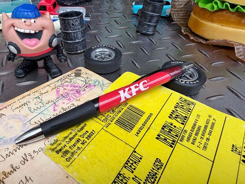 KFC���Υ٥�ƥ����ܡ���ڥ�