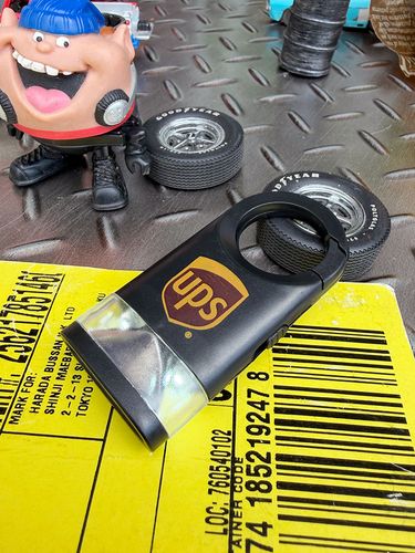 UPS��LED������ӥʡ��ե�å���饤��