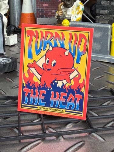 �ۥåȥ����åա��ߥ˥��ƥå�������TURN UP THE HEAT��