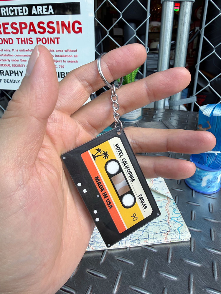 カリフォルニアソング カセットテープ キーホルダー （ホテル