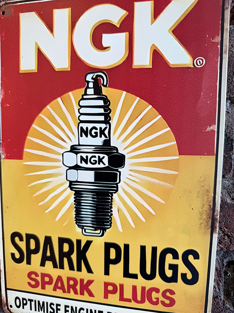 NGK スパークプラグ ミニ ブリキ看板 （SPARK PLUGS）の通販｜アメリカ