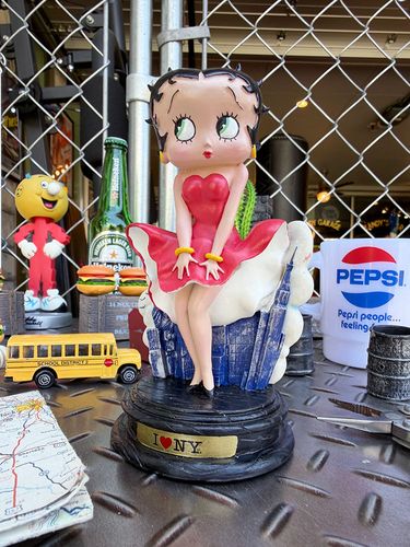 もはや店長すら迷子になるアメ雑ジャングル,ベティ・ブープグッズ