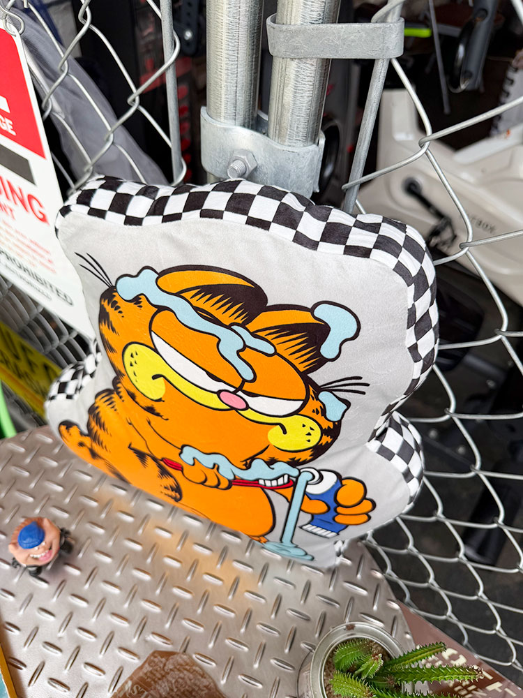 ガーフィールド ダイカットクッション （歯みがき）の通販・販売