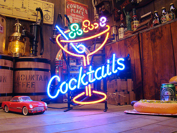 カクテルグラス ネオンライト Cocktails & Dreams Amazon.com: Cocktails and Dreams Neon Sign for Wall Decor