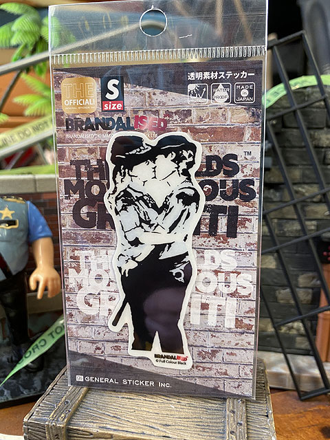 バンクシー ストリートアート オフィシャルステッカー （キッシング