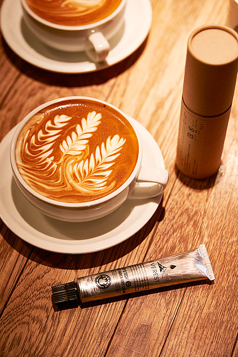 EVEREST��޻��Ω�ƤΥ����ҡ��ι�꤬����ϥ�ɡ��ܥǥ����꡼�ࡡ�͵�Ź��STREAMER COFFEE COMPANY�פ�Ʀ����������