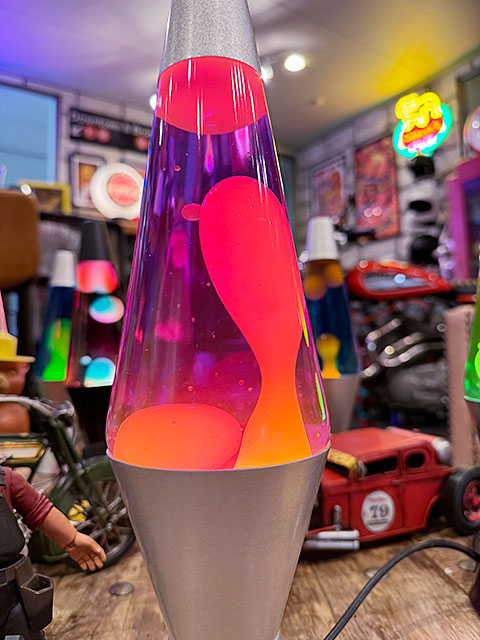 Lava Lamp社 ラバライト 正規品 ラバランプ（イエロー/パープル/シルバーボディ）の通販・販売 アメリカ雑貨のテーマパーク