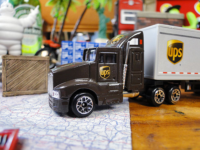 UPS���ȥ졼�顼���ߥ˥���