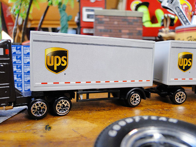 UPS���ȥ졼�顼���ߥ˥���