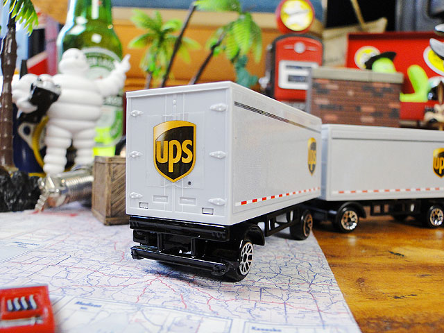 UPS���ȥ졼�顼���ߥ˥���