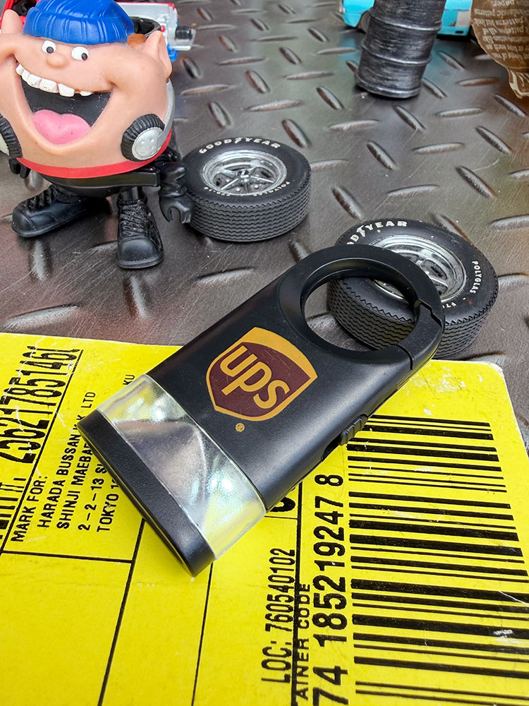UPS��LED������ӥʡ��ե�å���饤��