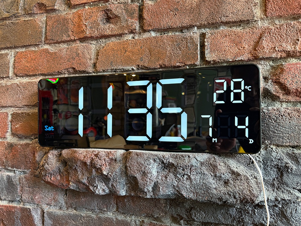 SLOWER�����������Wi-Fi��LED�ǥ����륯���å�