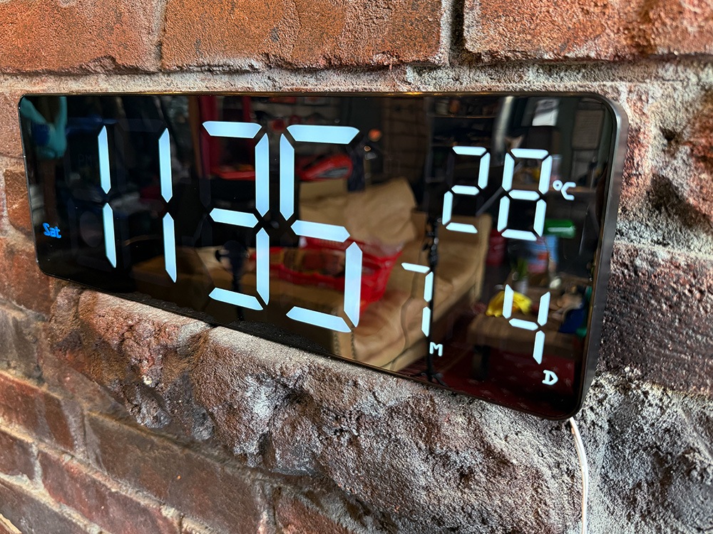 SLOWER�����������Wi-Fi��LED�ǥ����륯���å�