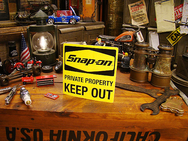 ���ʥåץ��󡡥��ƥå�������KEEP OUT�� 