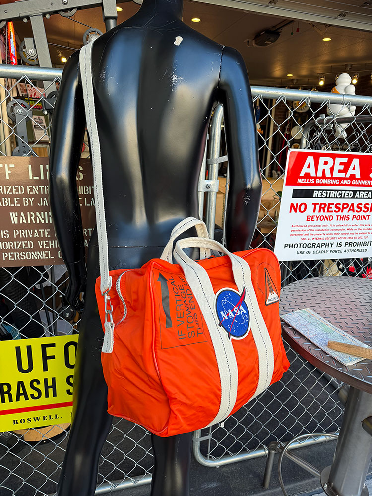 NASA�����åȥХå���RED CANOE����åɥ��̡�