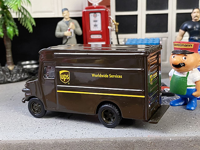 UPS���ǥ�Х꡼�Х󡡥������㥹�ȥߥ˥���