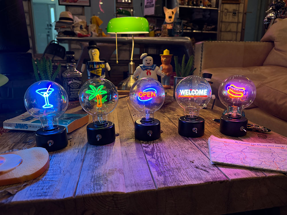 LED���Х�֥饤�ȡ��ʥ����ƥ륰�饹�ˡ�ñ�����ӡ�USB�Ÿ���ξ���б�