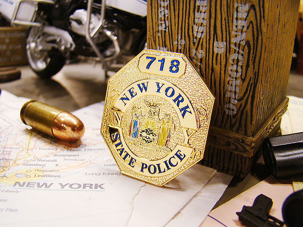 アメリカンポリス メタルバッジ （ニューヨーク市警ピンズタイプ ） の