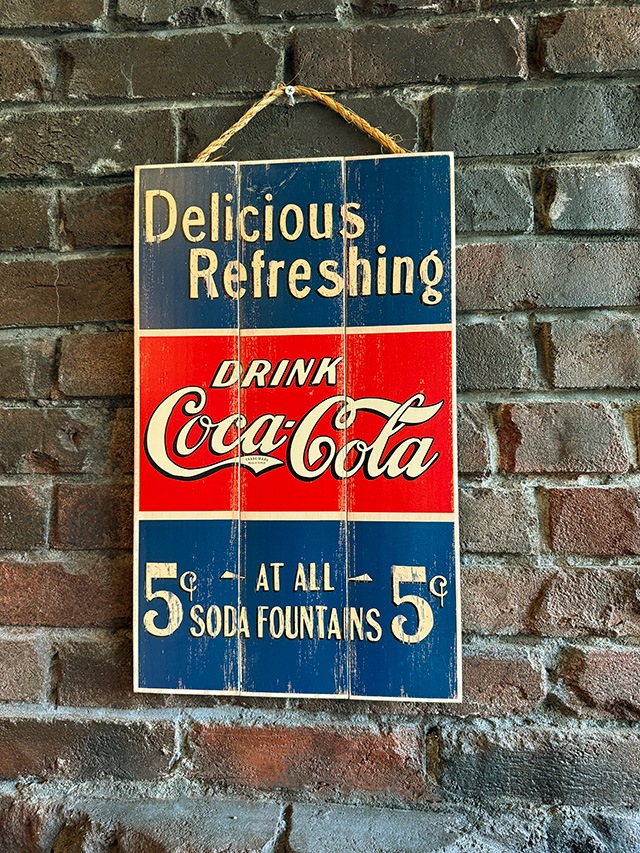 コカ・コーラ ハンギング ウッドサイン （Delicious & Refreshing）の