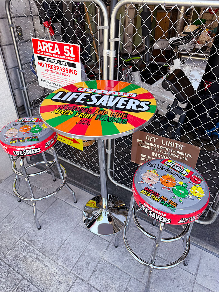 【送料無料】木箱 ウッドボックス LIFE SAVERS ライフセイバーズ ライフセイバーズ バーテーブル ＆ バースツール2脚 （3点セット