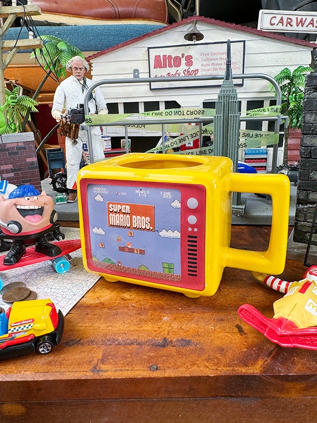 スーパーマリオブラザーズ ブラウン管テレビ型 ヒートチェンジマグ