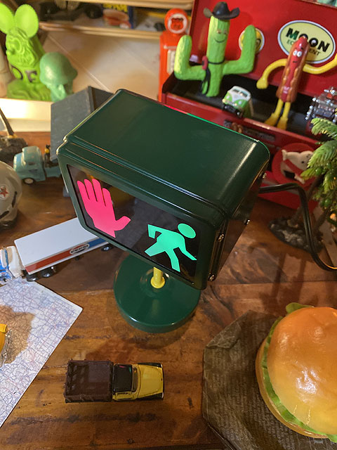 ����ꥫ�ο��浡�饤�ȡ���STOP/WALK��