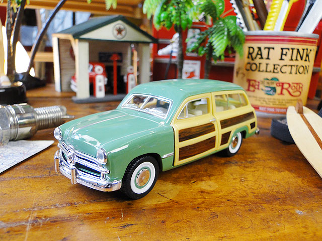 1949年 フォード ウッディワゴン ダイキャストミニカー 1/40スケール