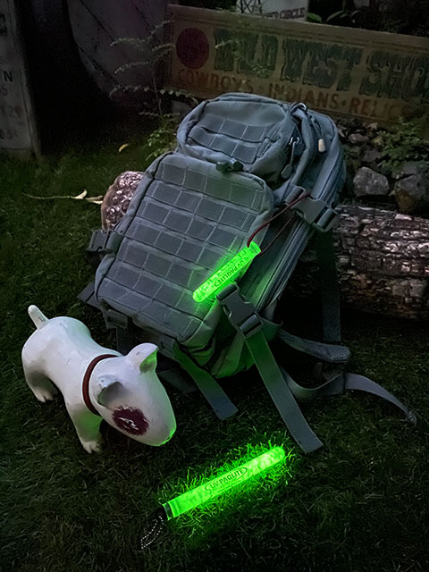 �ŰǤǸ��롪���������ƥ��å���4�������MADE IN U.S.A. GLOW STICKS Tooblite�������ȥɥ����ɿ塡�ѵ�����Ⱦ�ʵ�Ū�˻Ȥ��롡����12����ȯ���������ץϥå���CAMP HACK��2023ǯ����줿������ƻ����1��