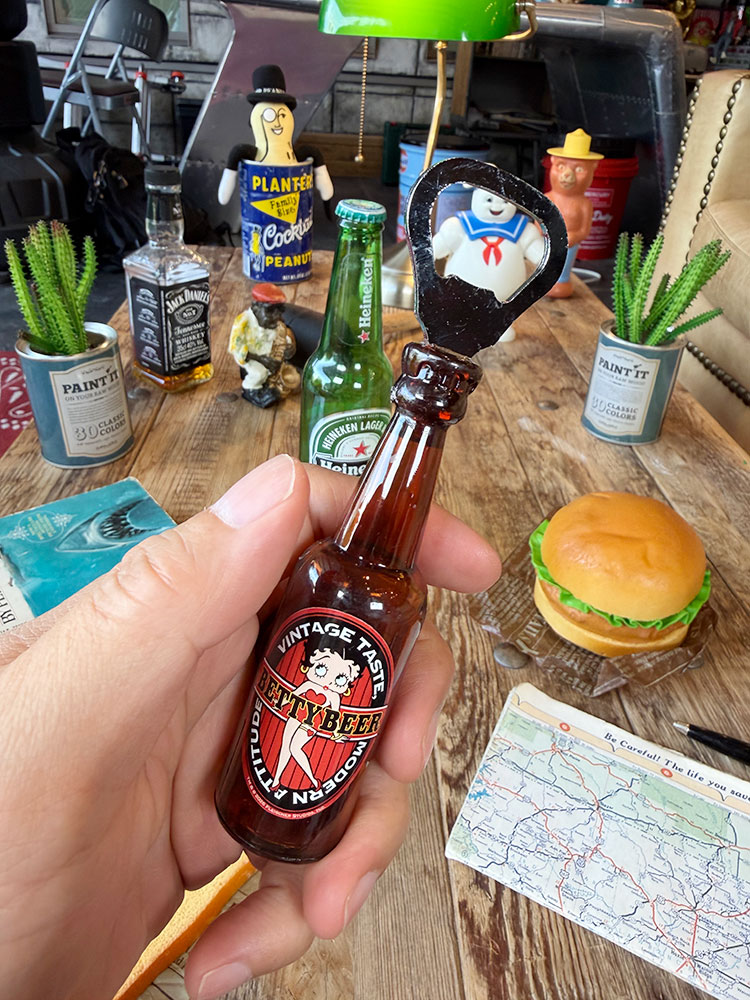 �٥ƥ����֡��ס��ӥ��ܥȥ뷿�ܥȥ륪���ץʡ�����BETTY BEER�ˡ��ޥ��ͥå��դ�����ȴ��