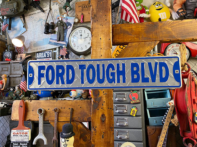 �ե����ɡ����ա����ȥ꡼�ȥ����󡡡�FORD TOUGH BLVD��